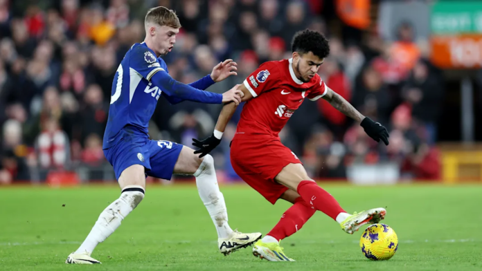 É domingo de Premier League! Com muita garra e emoção, Liverpool e Chelsea prometem um clássico de tirar o fôlego. Quem levará a melhor em Anfield? Imagem: Clive Brunskill/GettyImages