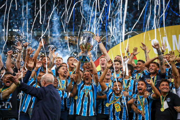 Grêmio conquista seu 43º título do Gauchão, tornando-se heptacampeão consecutivo. Imagem: Grêmio